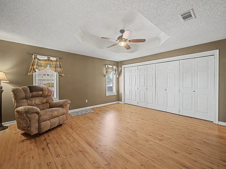 300 Cheyenne Dr — Photo 16