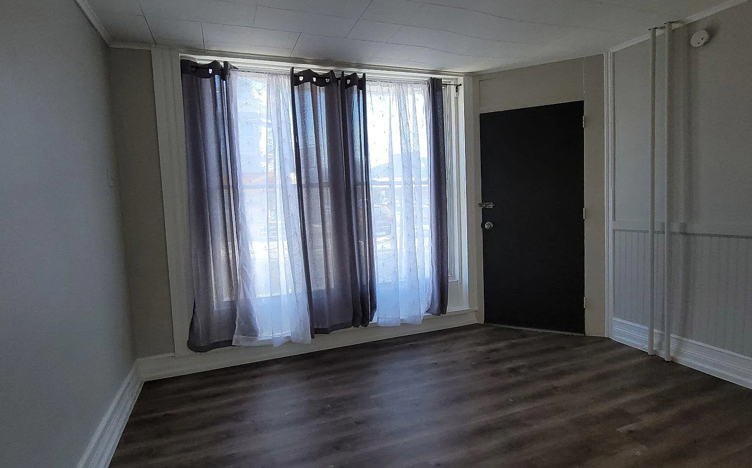 3 bed, 1.0 bath, 1572 sqft, $1,395 — Photo 3