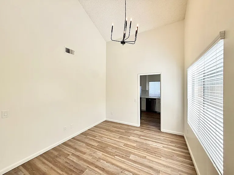 24690 Rugby Ln — Photo 6