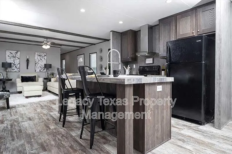 3 bed, 2.0 bath, 1191 sqft, $1,350 — Photo 2
