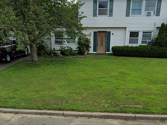 3rd image of 21 Rustic Avenue