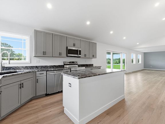 4th image of 59944 Oak Grove Rd