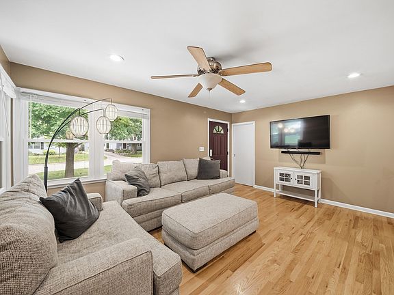 3rd image of 704 15th St