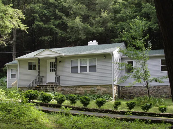 125 Stoney Brook Ln, Palmerton, PA 18071