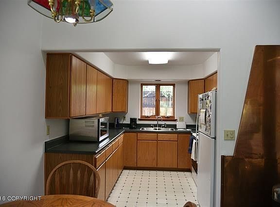 3rd image of 104 Elray St