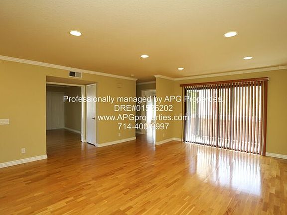 4th image of 12 Bridle Ln #57
