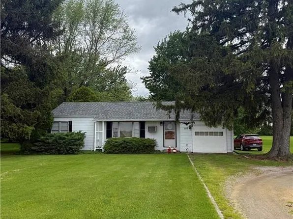 1110 Sandusky St, Fostoria, OH 44830