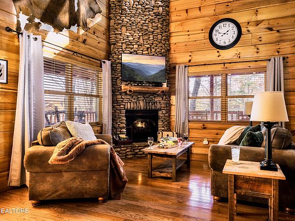 5th image of 2017 Smoky Cove Rd
