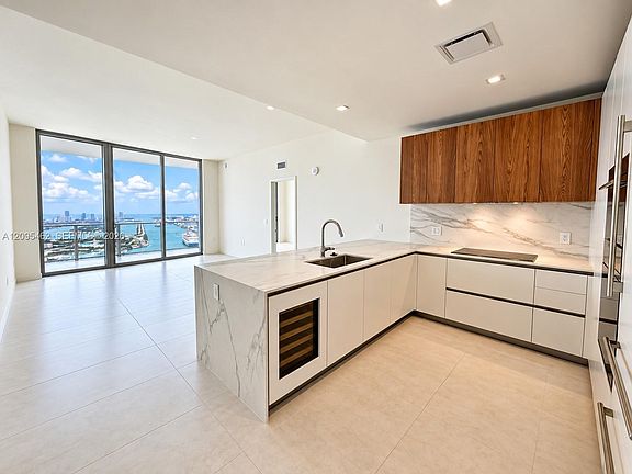 4th image of 1400 Biscayne #4703