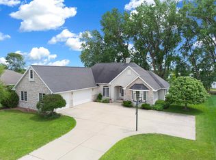 220 Whimbrel Way, Pulaski, WI 54162