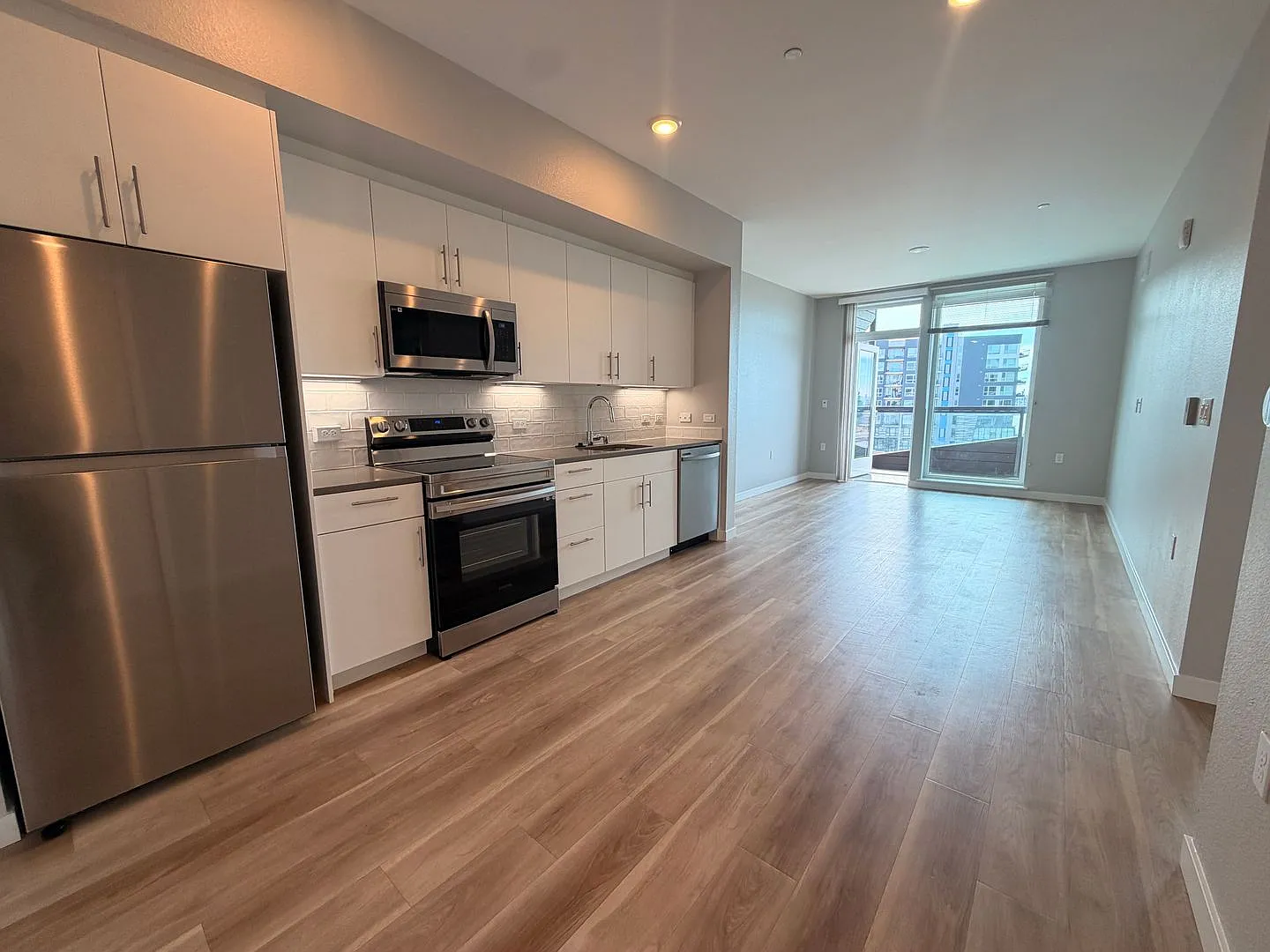One Bedroom Unit With San Francisco & Bay Views - Parking Included (Ev Charging)!! — Photo 2