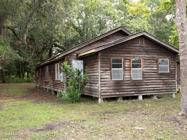 5619 Grierson St, Moss Point, MS 39563