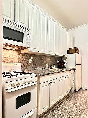 5th image of 70 W 106th St APT 2C