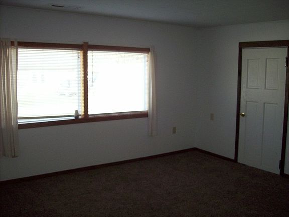 5th image of 13624 W Parker St