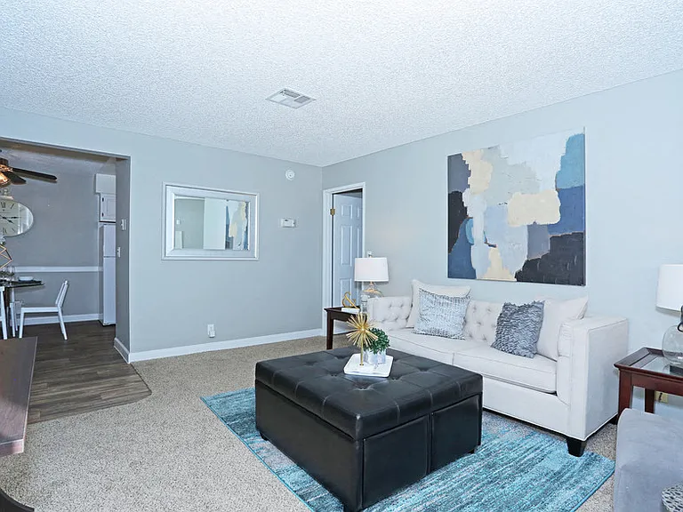 Sunset Pointe Apartments — Photo 23