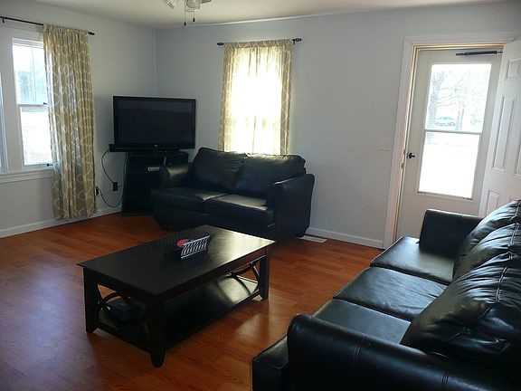 2nd image of 324 Helen St