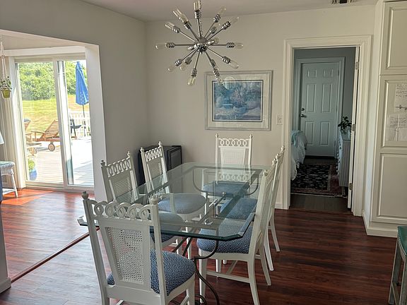 4th image of 102 Saint Andrews Cir