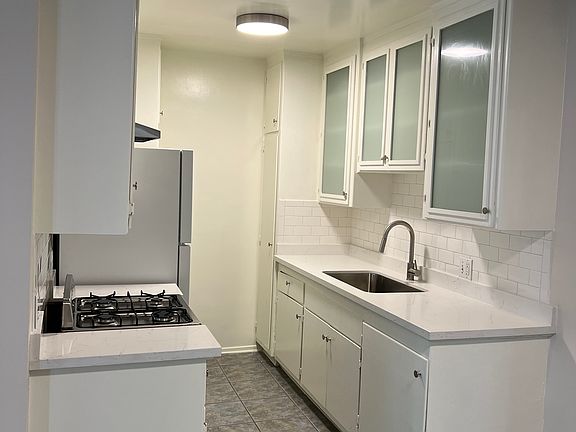 2nd image of 17 Brooks Ave APT 4