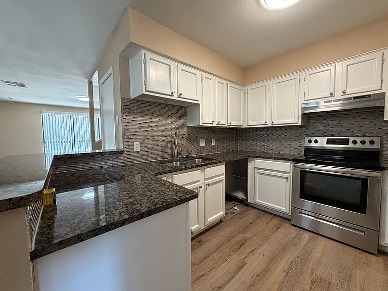 4226 Walnut Hills Dr #4 — Photo 8