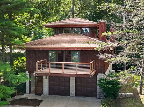 3217 Jay Bird Ln, Michigan City, IN 46360