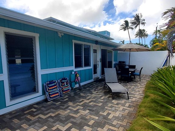 Private Entry Gate (on left).
Outdoor Shower (for Beach Sand).