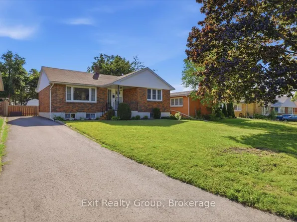33 1st Ave, Quinte West, ON K8V 4C2