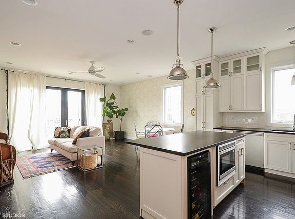 5th image of 1010 N Marshfield Ave APT 3