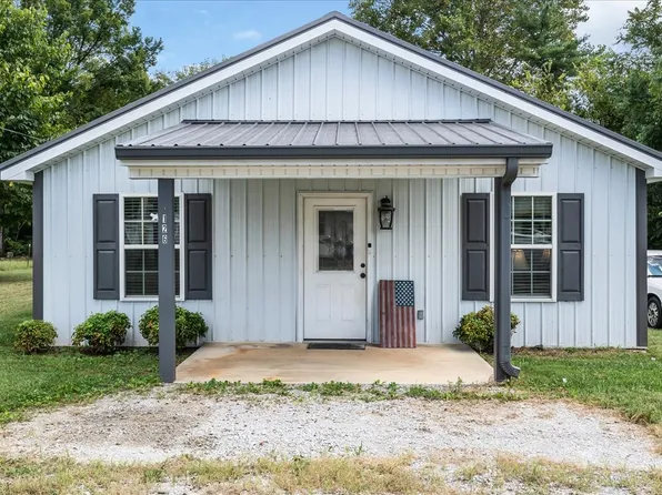 126 Walnut St, Cowan, TN 37318