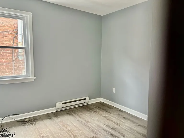 8 Newton Ave — Photo 7