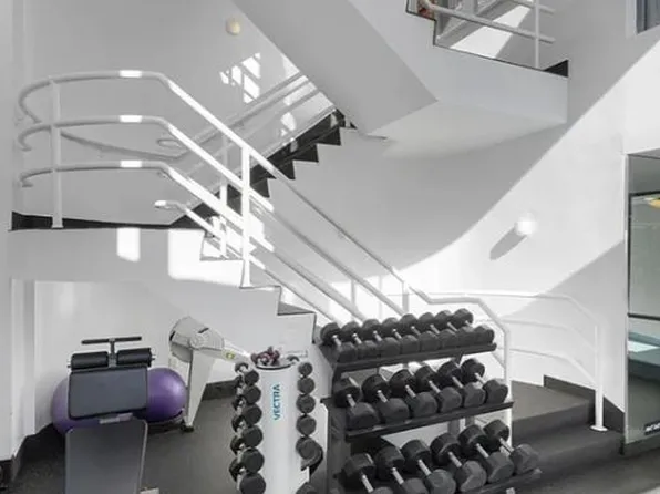 2000 Broadway image 19 of 20