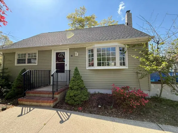 28 Oak Ridge Pkwy, Toms River, NJ 08755
