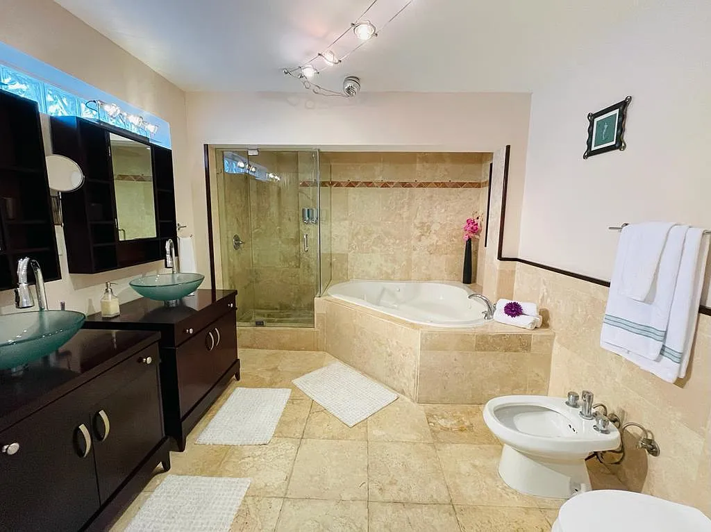 1143 Lincoln St — Photo 4
