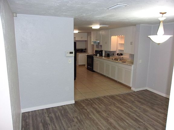 4th image of 4333 E University Ave