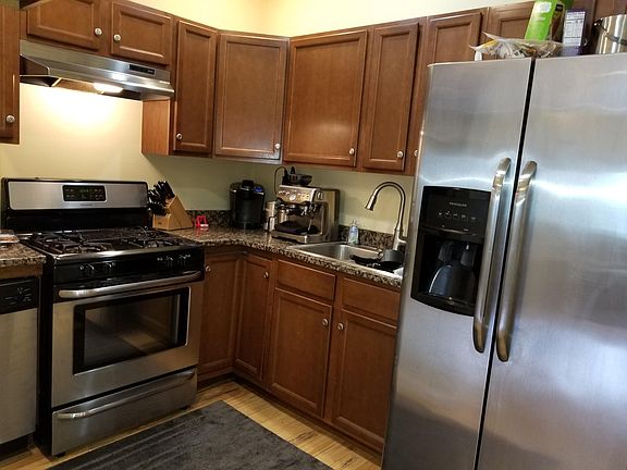 2nd image of 2124 N Winchester Ave APT 2F