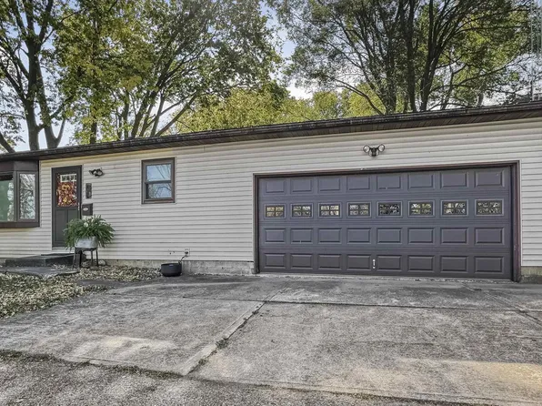 223 4th St NE, Hampton, IA 50441