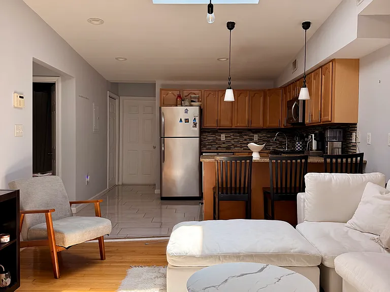 635 Bloomfield St #2 — Photo 5