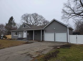 7 Flamingo Rd, Rocky Point, NY 11778