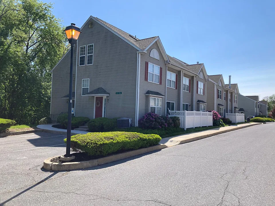 1 Horseshoe Dr