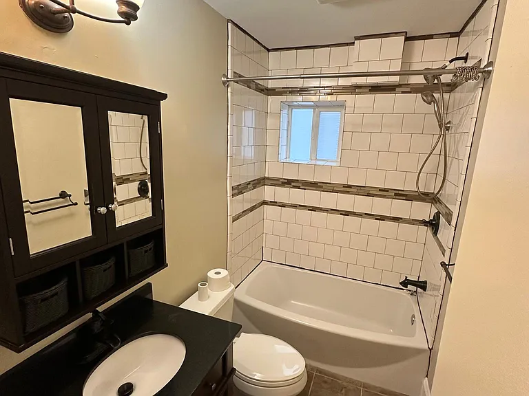 196 Clarence St #1 — Photo 20
