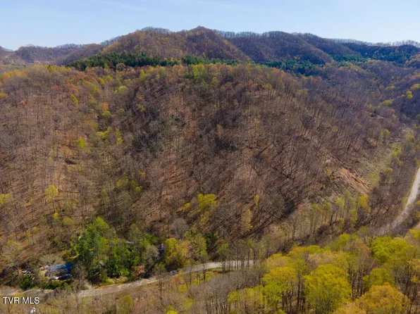 8553 Home Creek Rd, Grundy, VA 24614