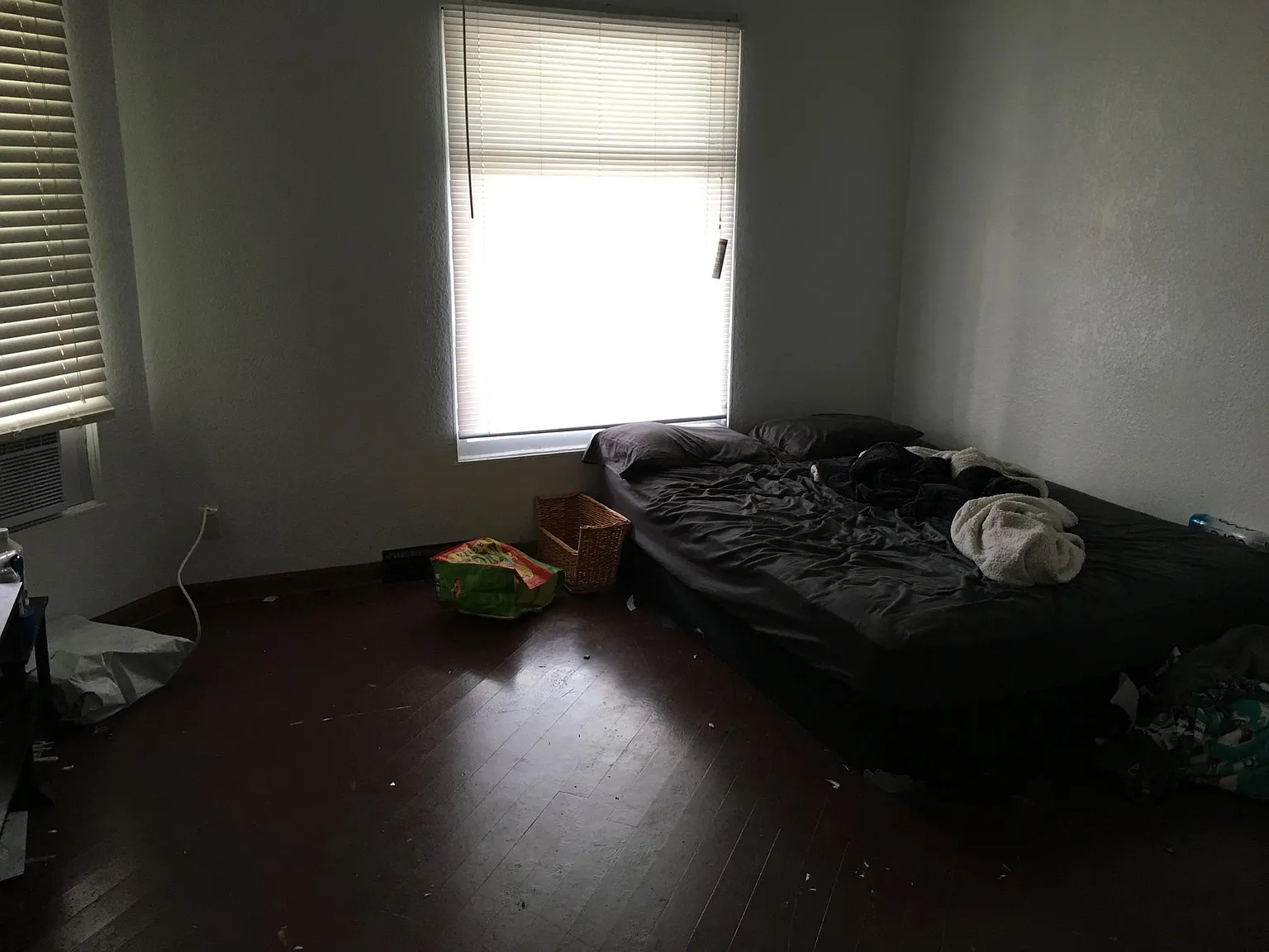 5 bed, 1800 sqft, $3,125 — Photo 3