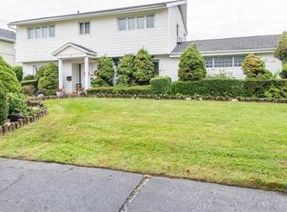 5 Sunset Blvd, Massapequa, NY 11758