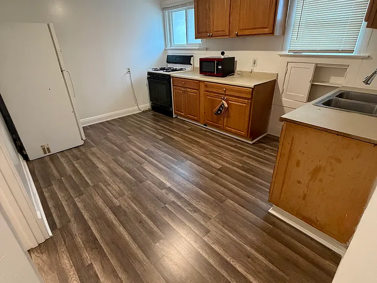 6285 Creston Ave — Photo 4