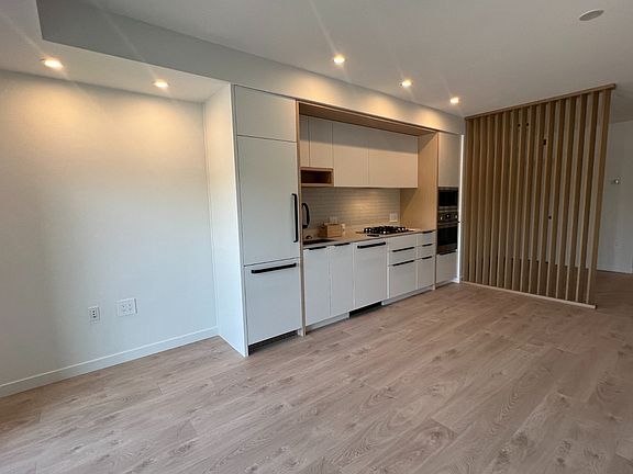 5th image of 2520 Guelph St #225