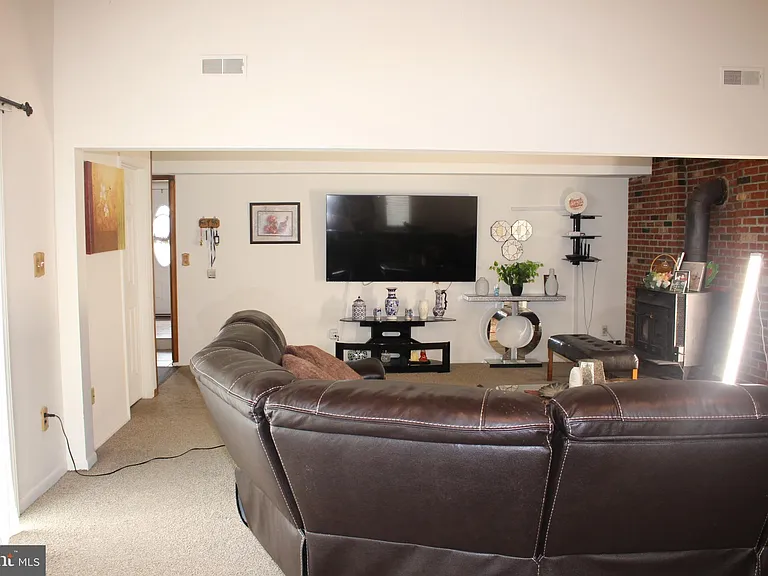 219 Meadow Dr — Photo 36