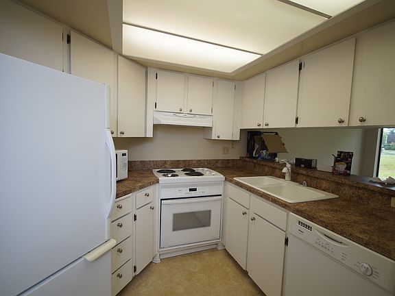 4th image of 11104 NE 68th St APT A102