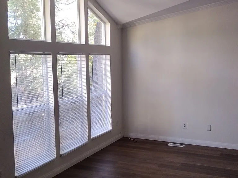 455 Kern Ave — Photo 10