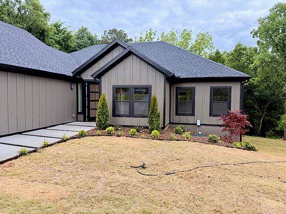 3rd image of 8 Borle Cir