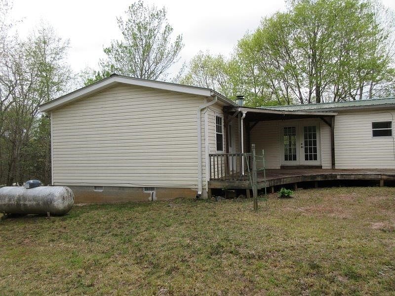 2nd image of 228 Bluejay Ln