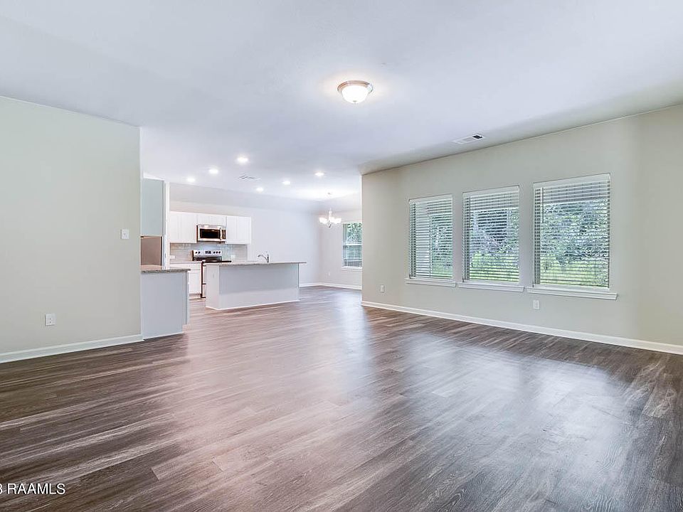1st image of 139 Hill View Dr